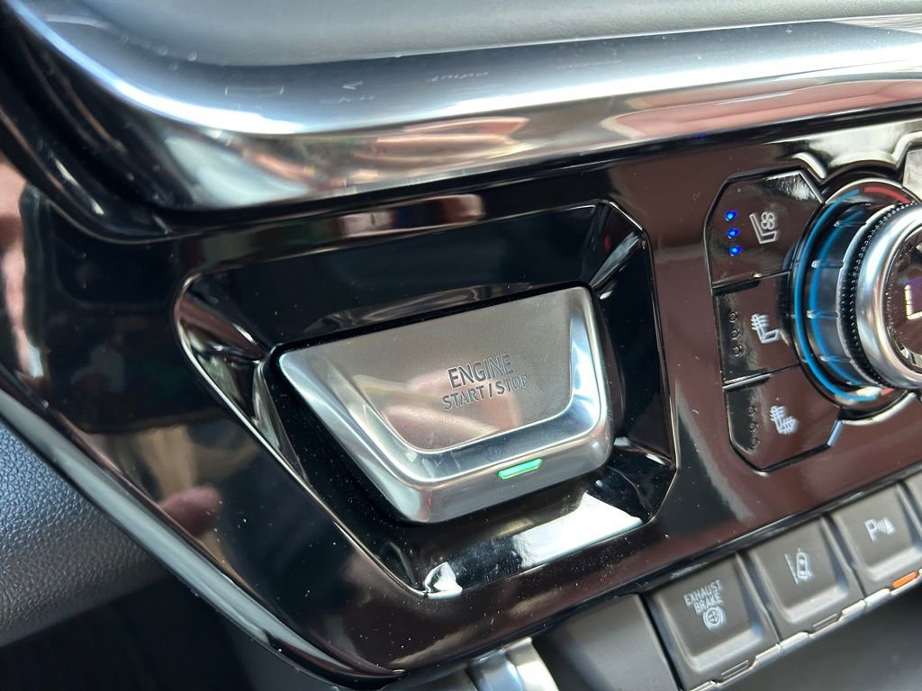 Certified 2025 GMC Sierra 2500 Denali Ultimate AWD/4WD image 40