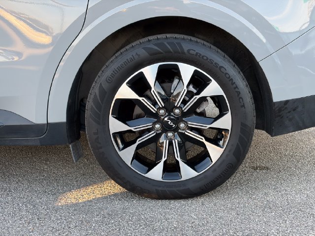 Certified 2024 Kia Carnival EX FWD image 11