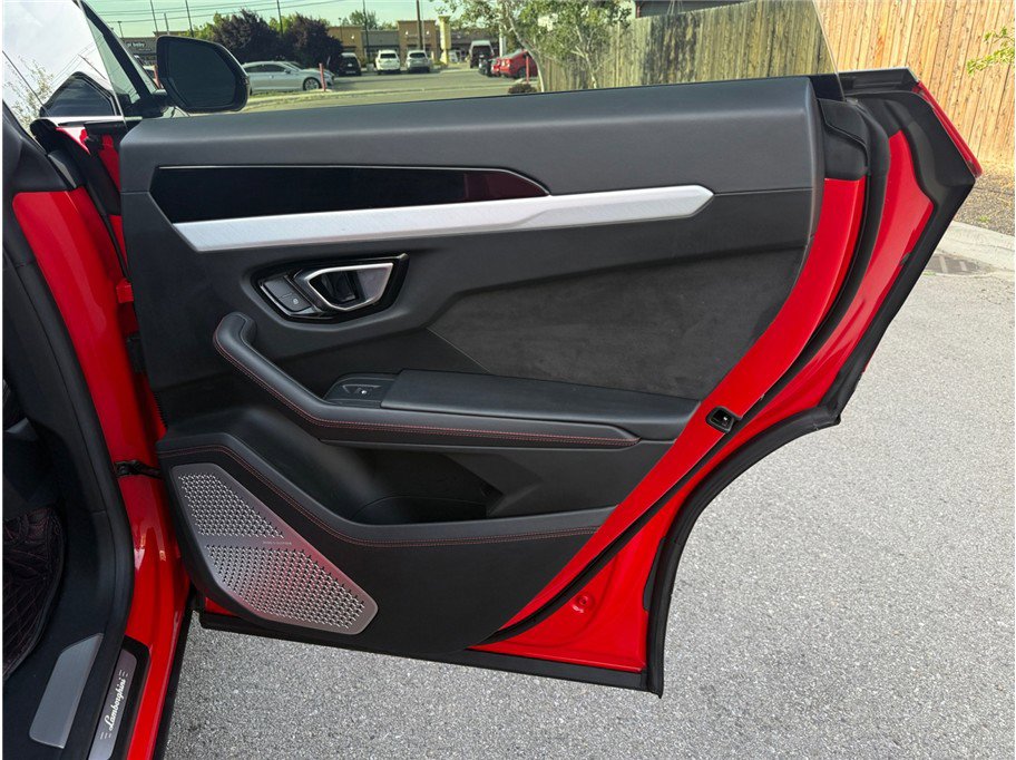 Used 2019 Lamborghini Urus AWD/4WD image 36