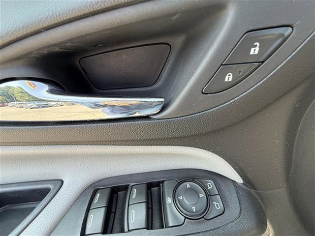 Used 2020 Chevrolet Equinox LS w/ LS Convenience Package image 13