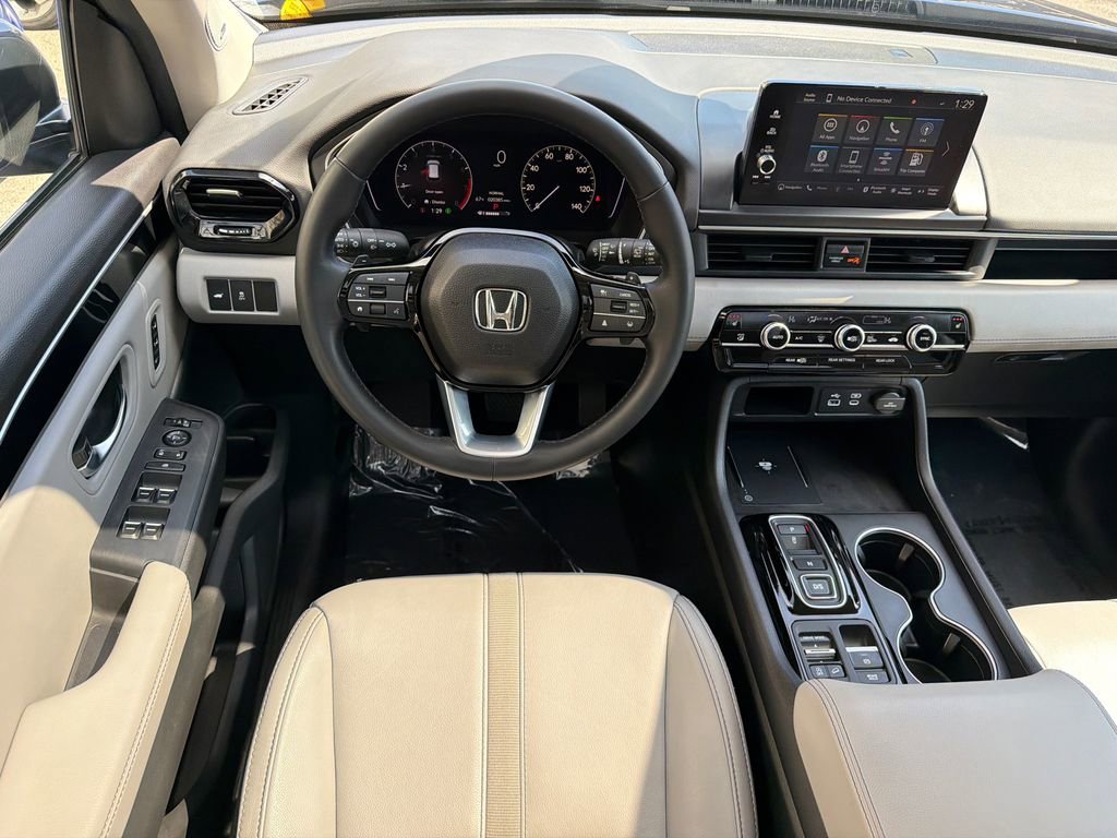 Certified 2025 Honda Pilot Touring image 23