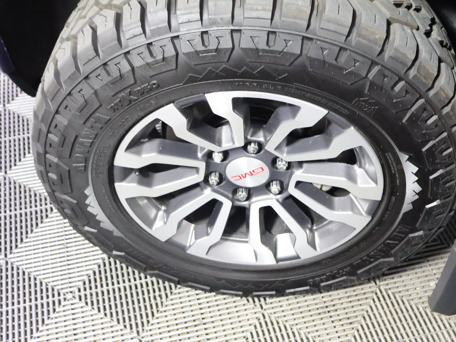 Used 2019 GMC Sierra 1500 AT4 w/ AT4 Premium Package AWD/4WD image 19