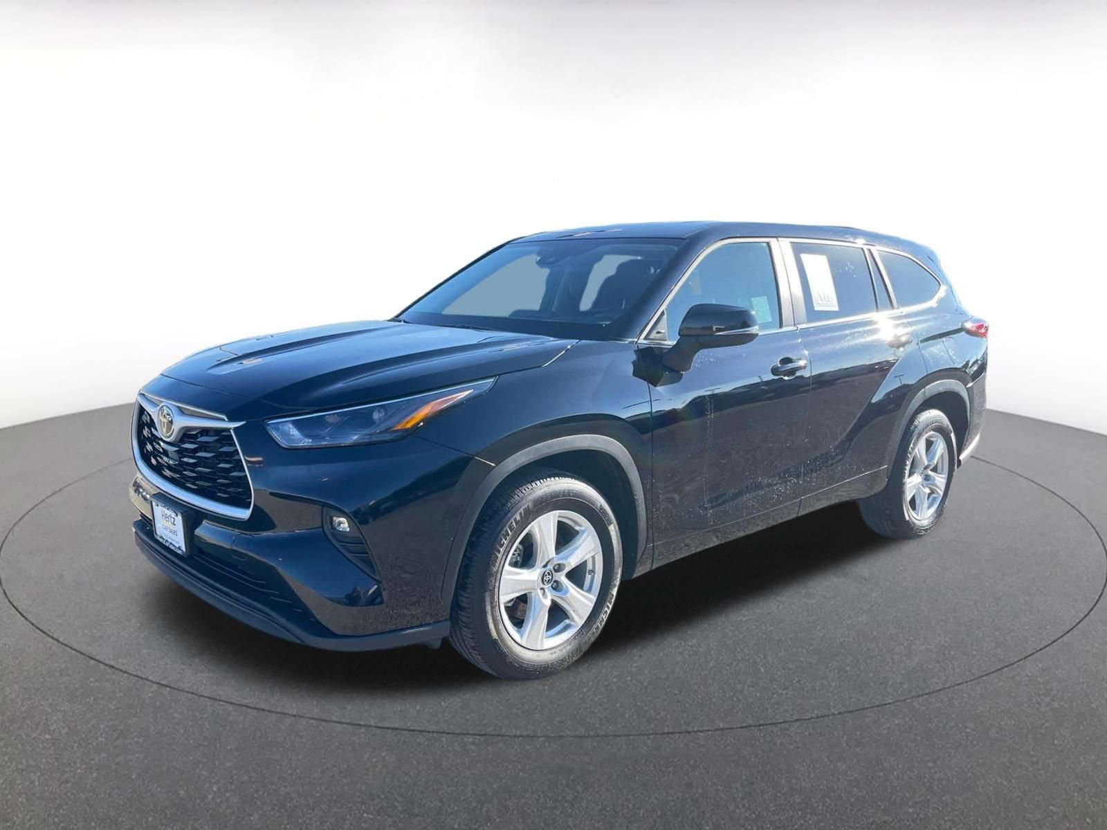 Used 2025 Toyota Highlander LE image 4