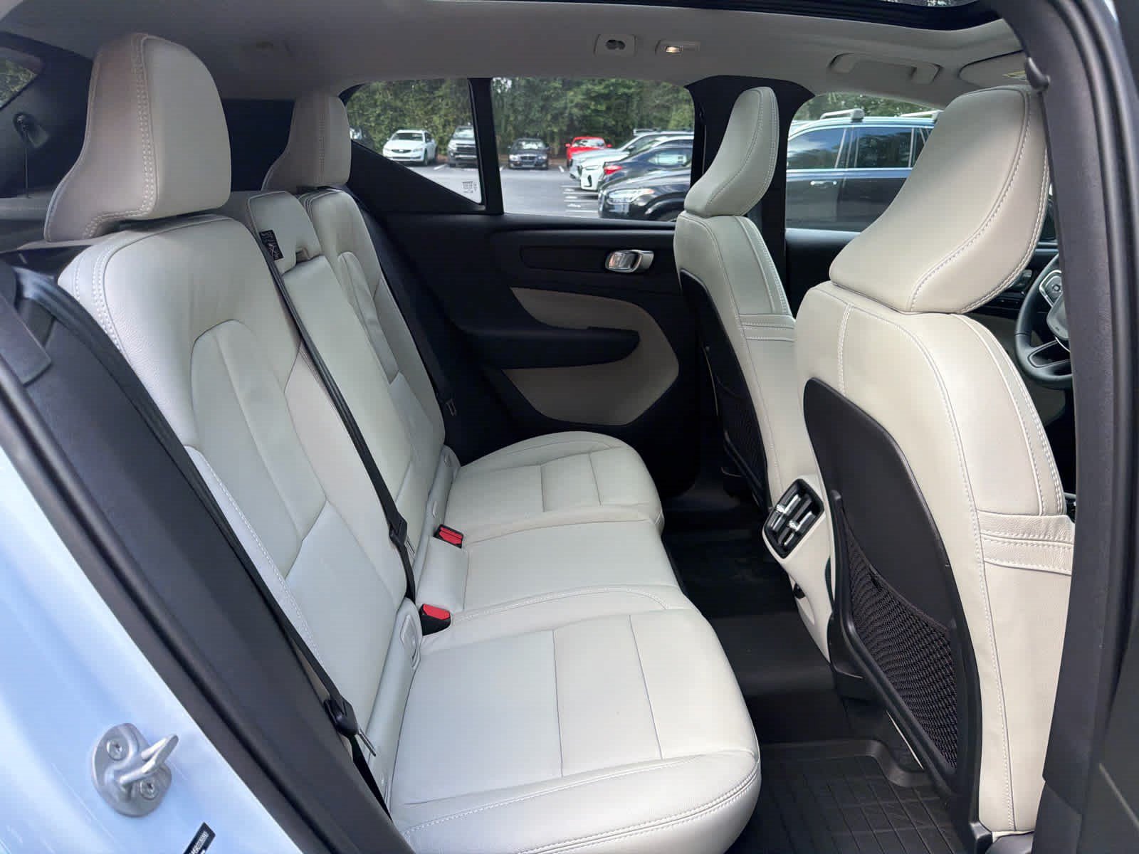 Used 2024 Volvo XC40 B5 Ultimate w/ Protection Package Premier AWD/4WD image 20