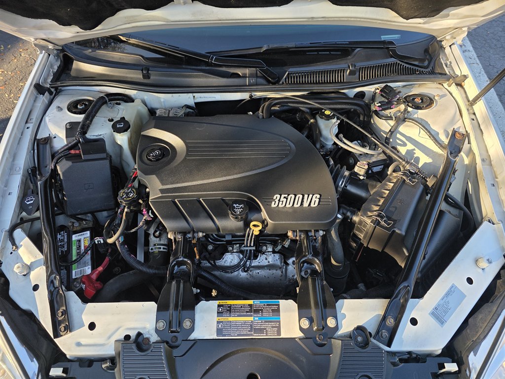 Used 2010 Chevrolet Impala LT w/ Luxury Edition Package image 13