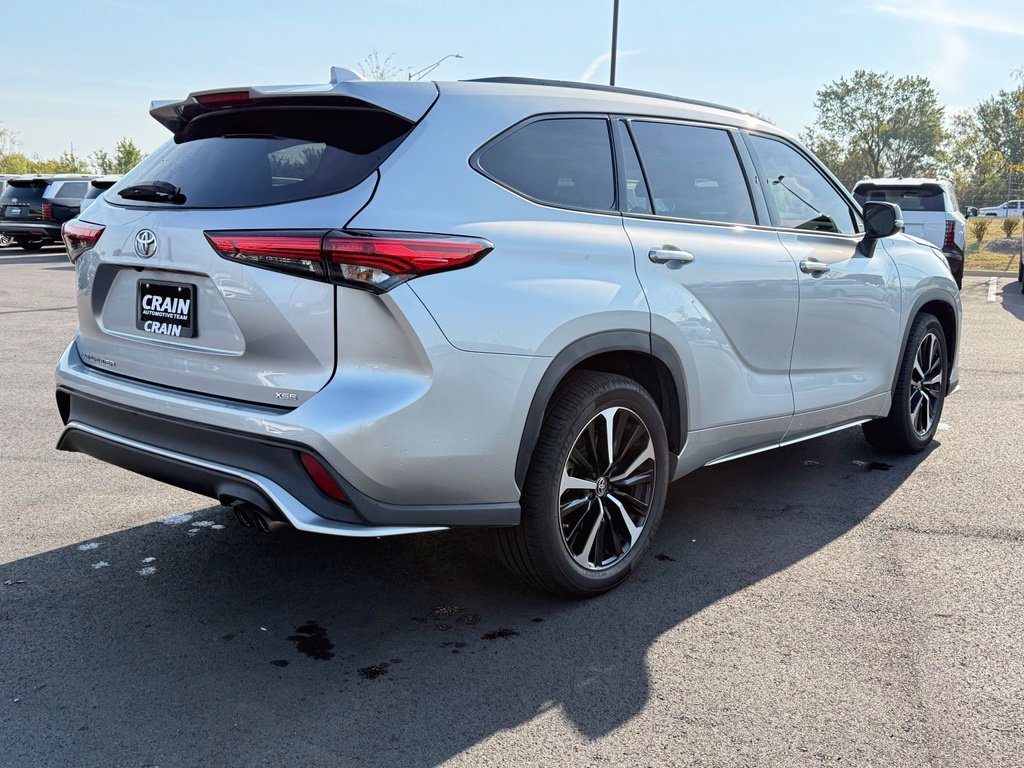 Used 2021 Toyota Highlander XSE FWD image 5