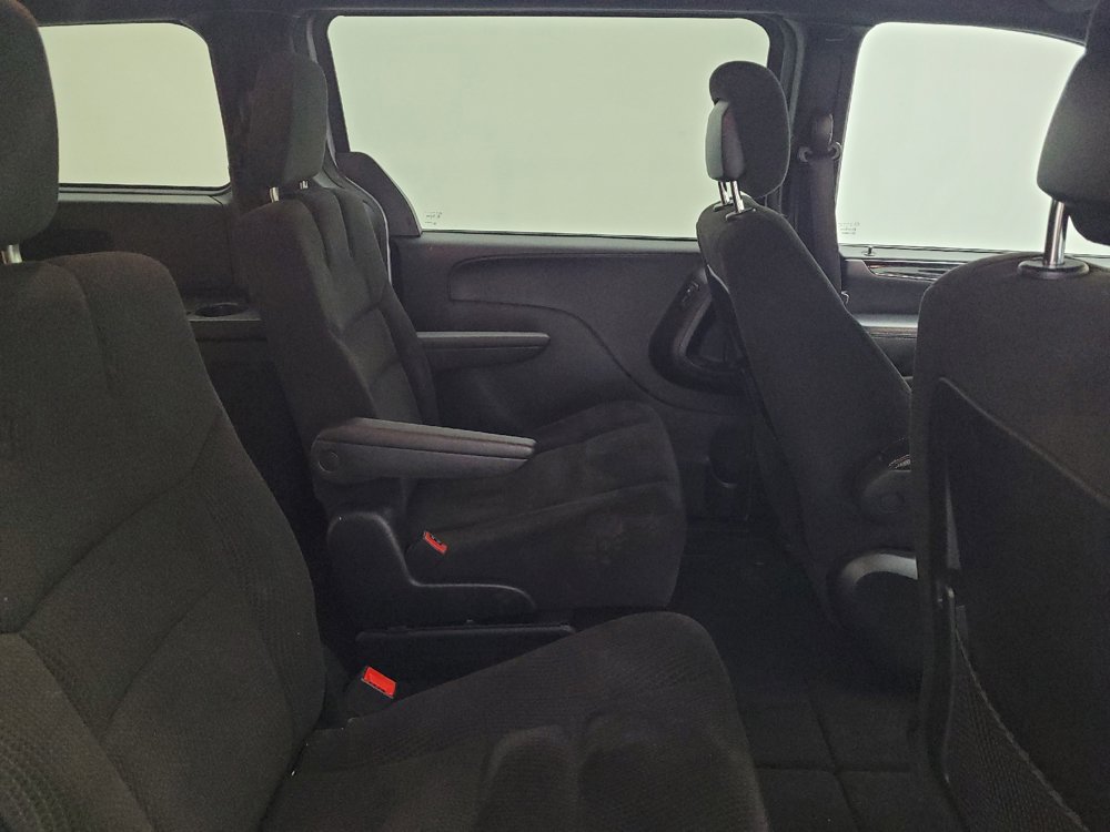Used 2016 Dodge Grand Caravan SE FWD image 19