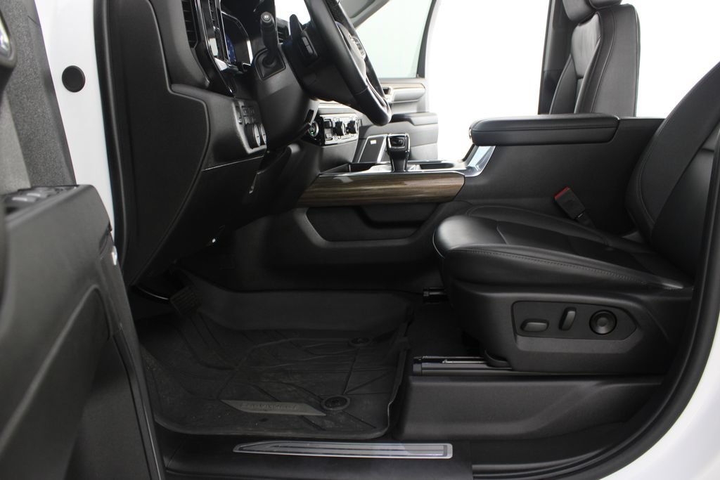Used 2024 Chevrolet Silverado 1500 RST w/ Redline Edition AWD/4WD image 17
