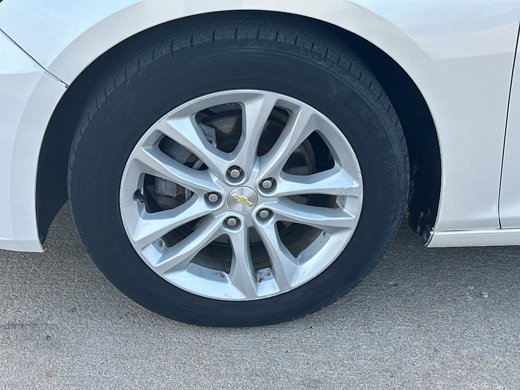 Used 2018 Chevrolet Malibu LT FWD image 3