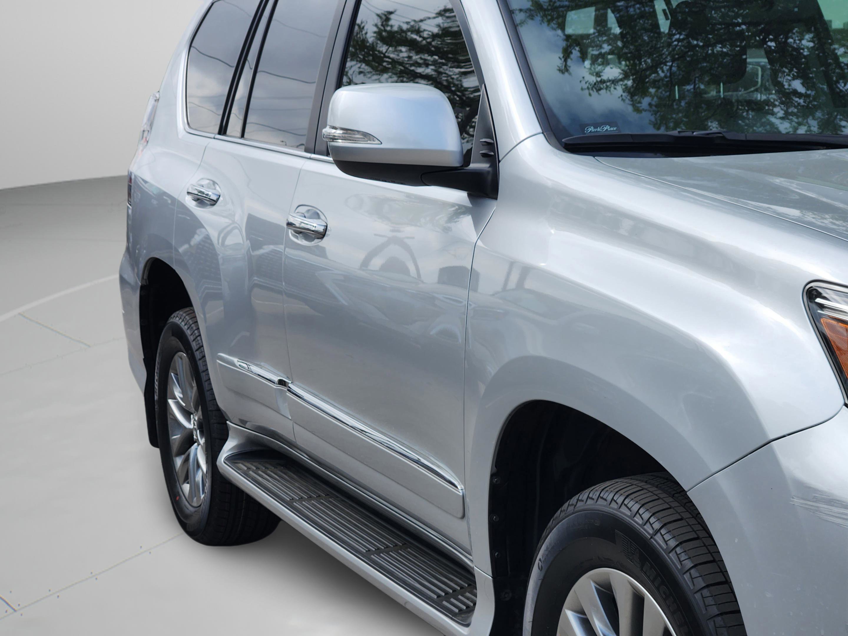 Used 2017 Lexus GX 460 Luxury w/ Preferred Accessory Package image 40