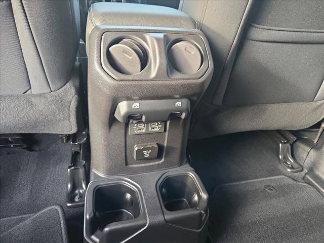 Used 2020 Jeep Gladiator Overland AWD/4WD image 16