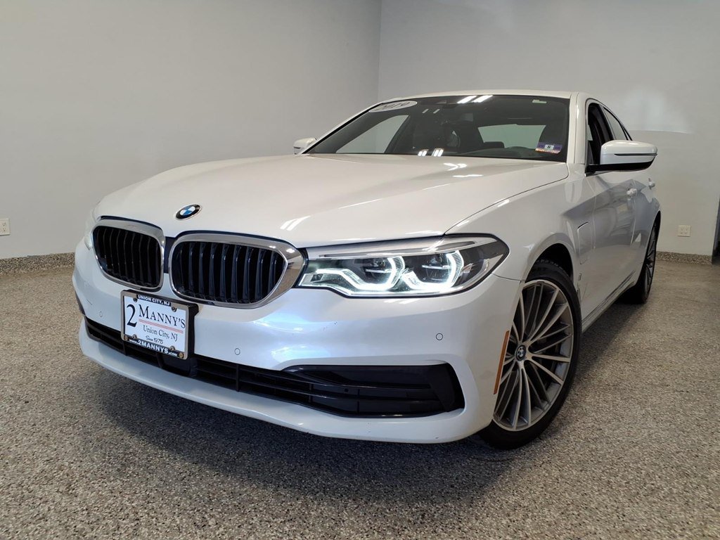 Used 2019 BMW 530e xDrive w/ Executive Package AWD/4WD image 1