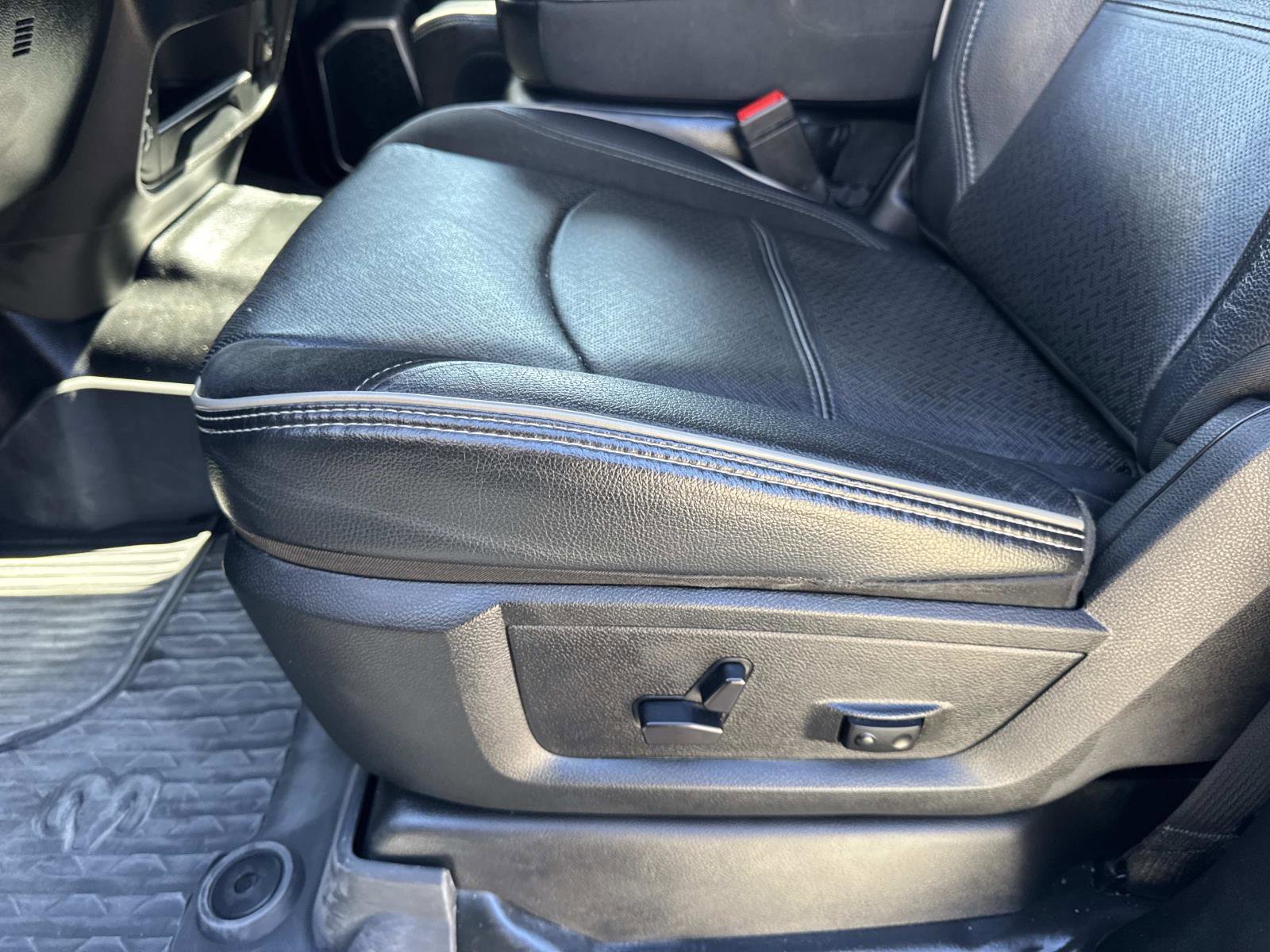 Used 2024 RAM 5500 Laramie image 16