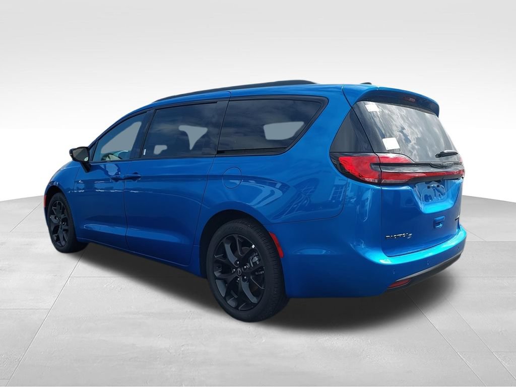 New 2026 Chrysler Pacifica Limited w/ S Appearance Package FWD image 6