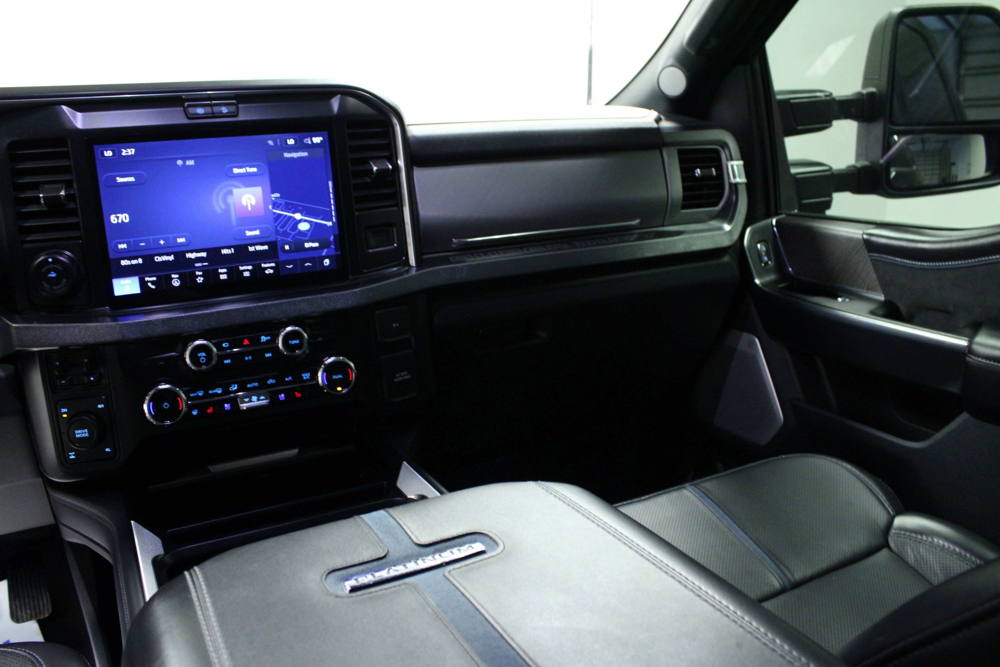 Used 2025 Ford F250 Platinum w/ FX4 Off-Road Package image 19