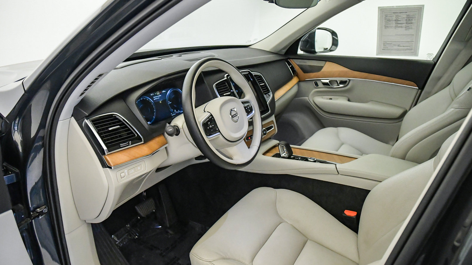 Used 2022 Volvo XC90 T8 Inscription Expression w/ Advanced Package AWD/4WD image 17
