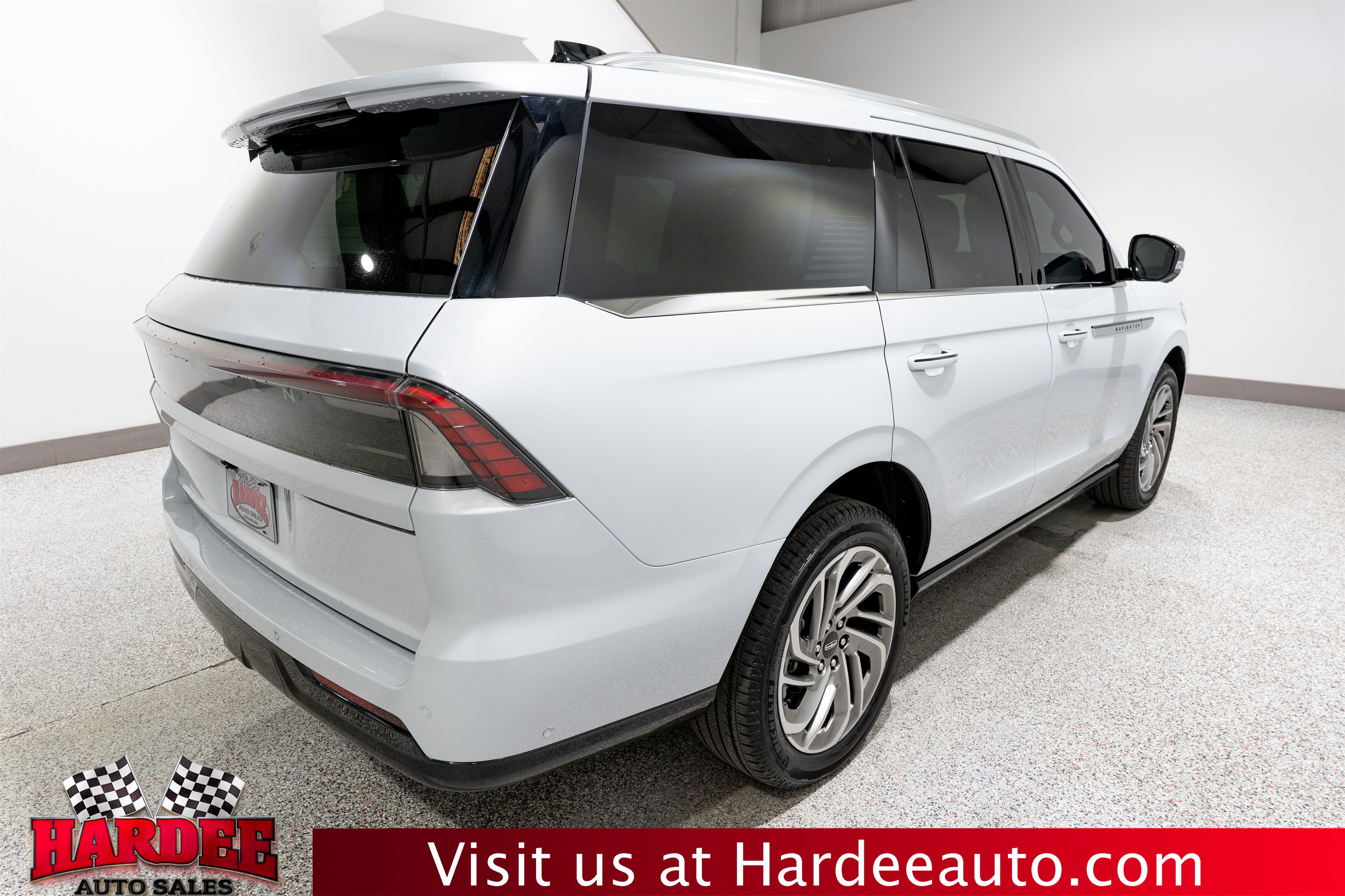 Used 2025 Lincoln Navigator Reserve AWD/4WD image 5