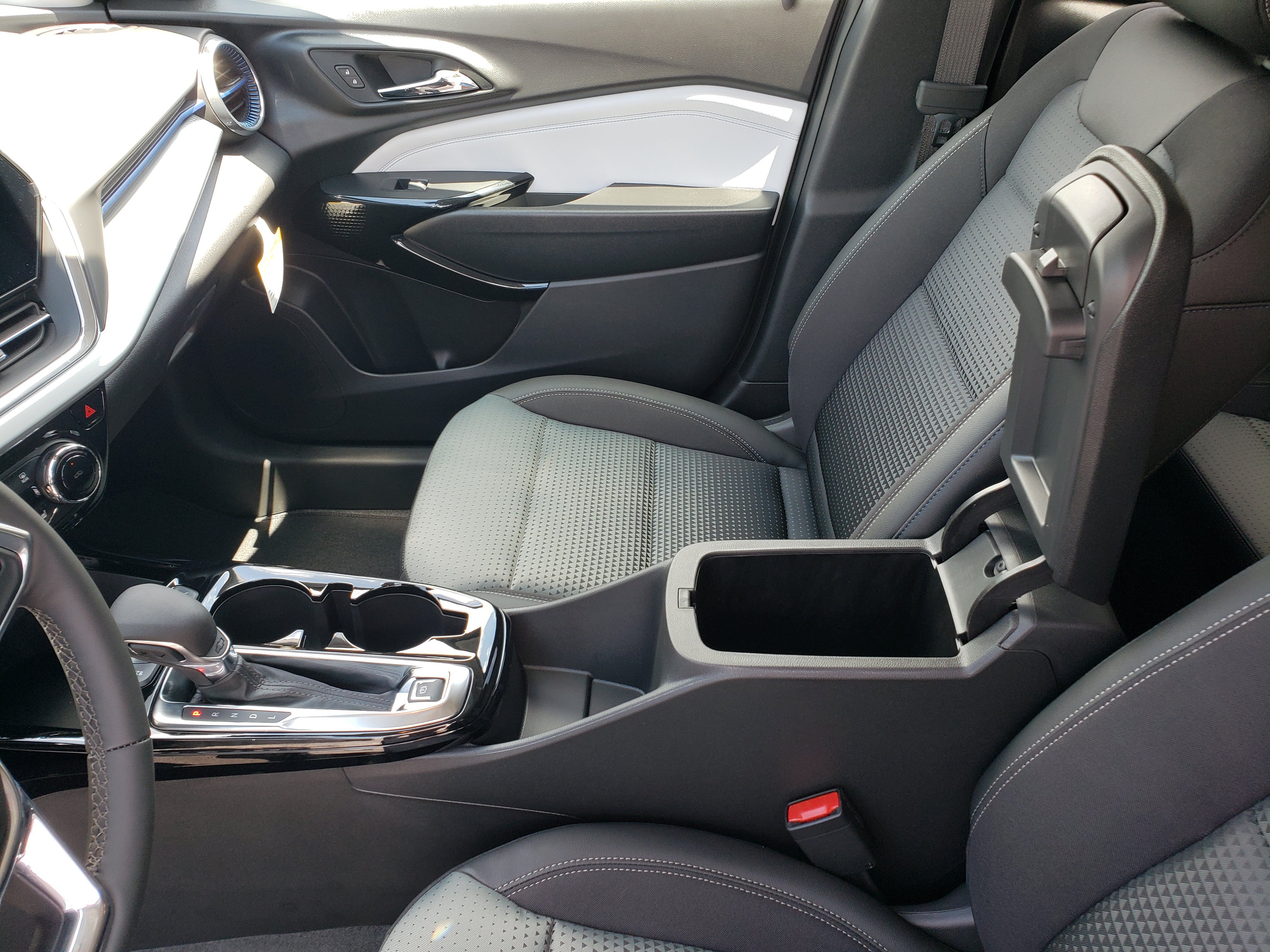 New 2026 Chevrolet Trax LT w/ Driver Confidence Package FWD image 28