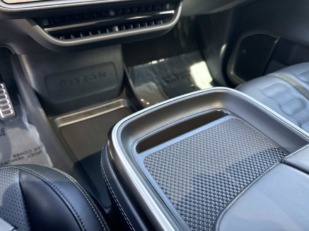 Used 2024 Rivian R1S Adventure Dual AWD/4WD image 32