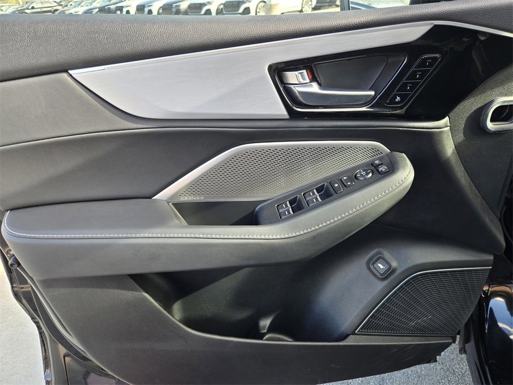 Used 2023 Acura MDX SH-AWD w/ Technology Package image 17