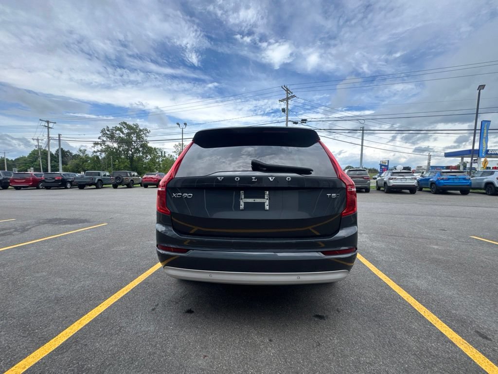 Used 2022 Volvo XC90 T5 Momentum AWD/4WD image 4