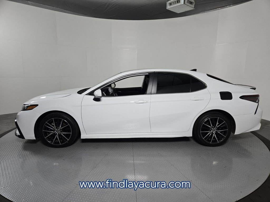 Used 2024 Toyota Camry SE FWD image 3