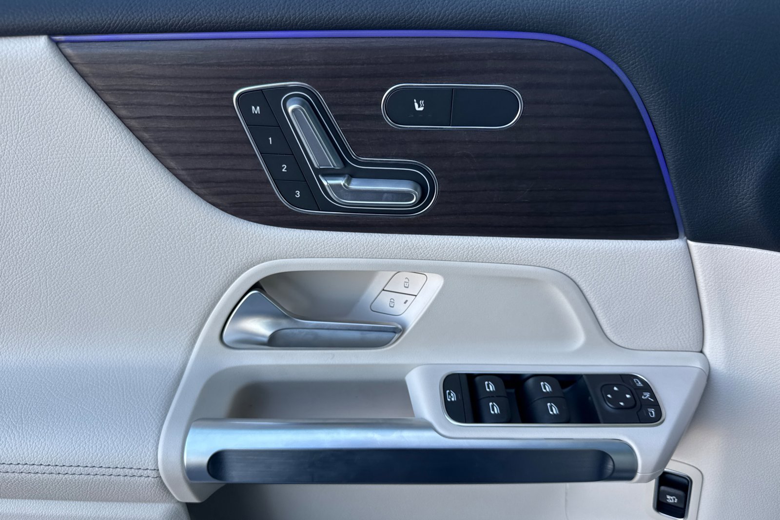 New 2026 Mercedes-Benz GLB 250 4MATIC image 11