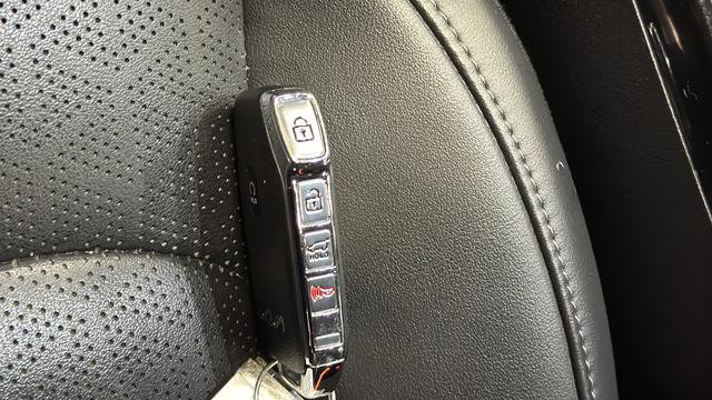 Used 2022 Kia Sorento SX image 21