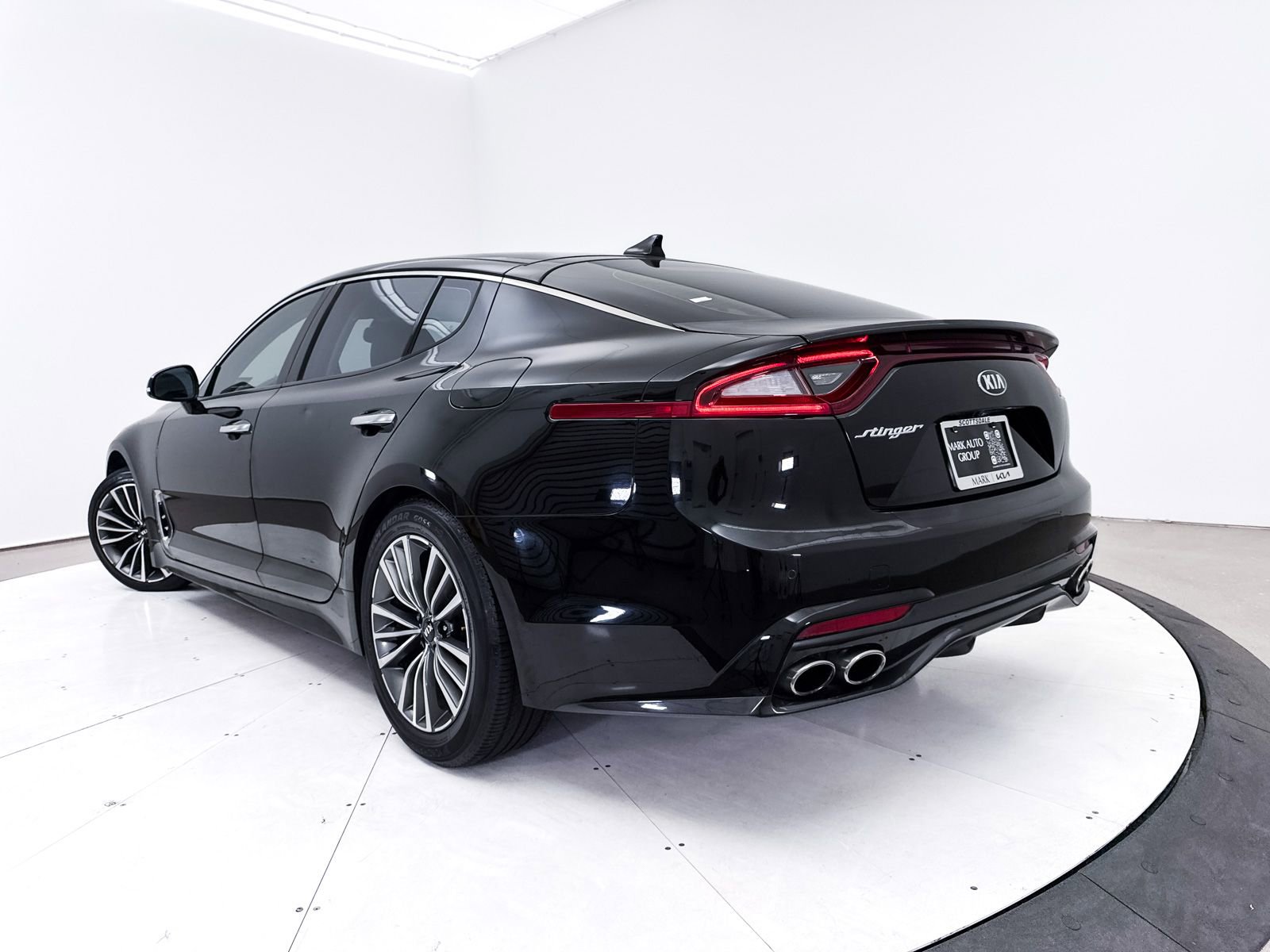 Used 2018 Kia Stinger Premium image 2