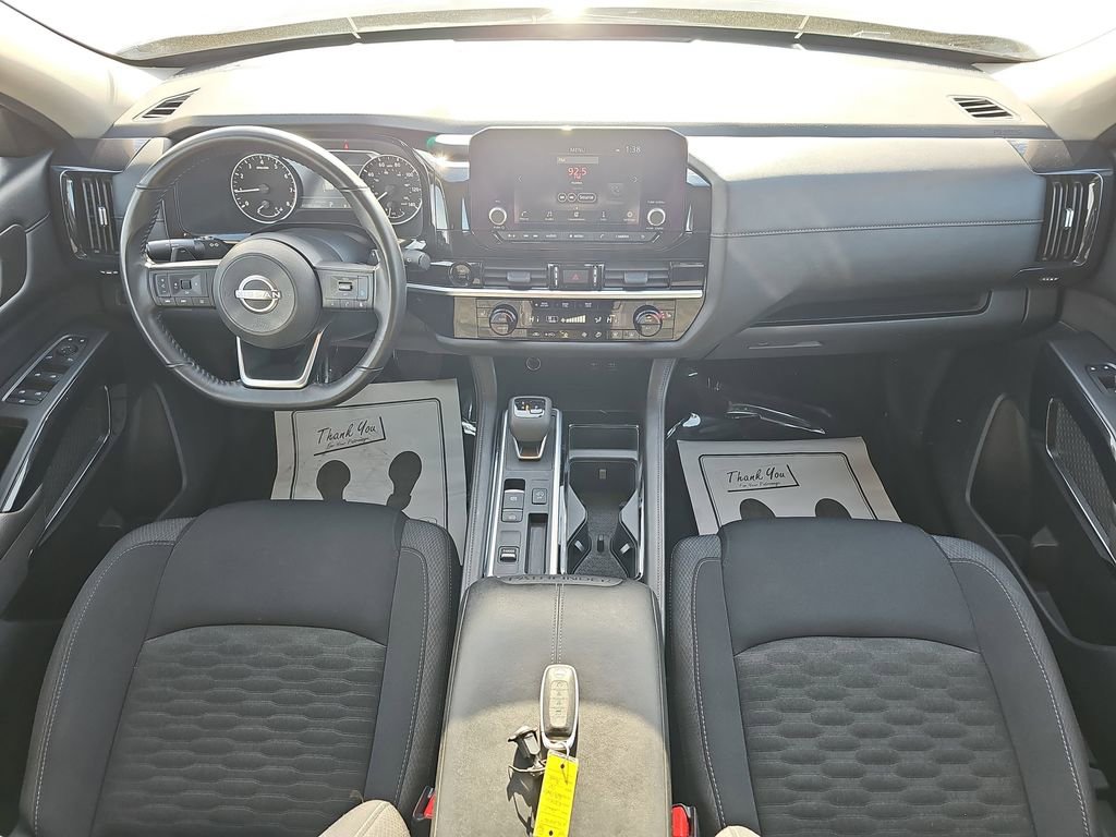 Used 2025 Nissan Pathfinder SV image 12