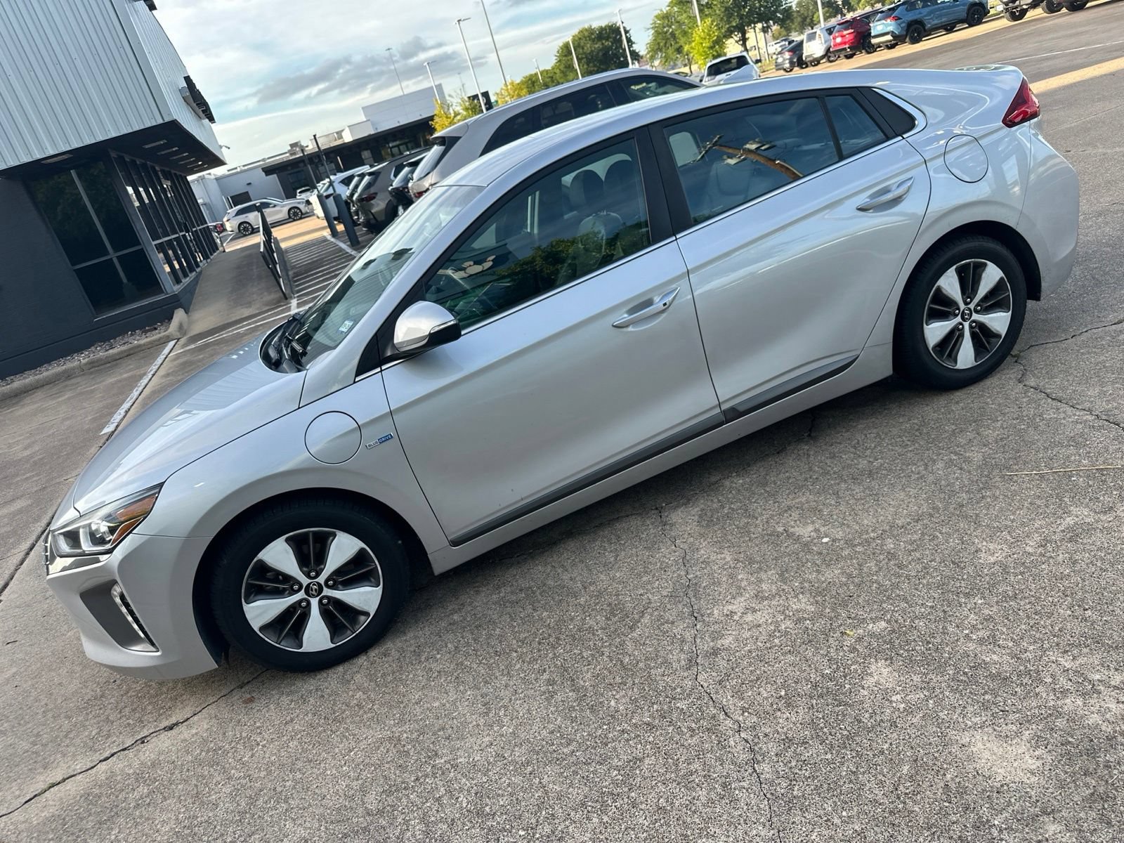 Used 2019 Hyundai Ioniq Limited FWD image 5