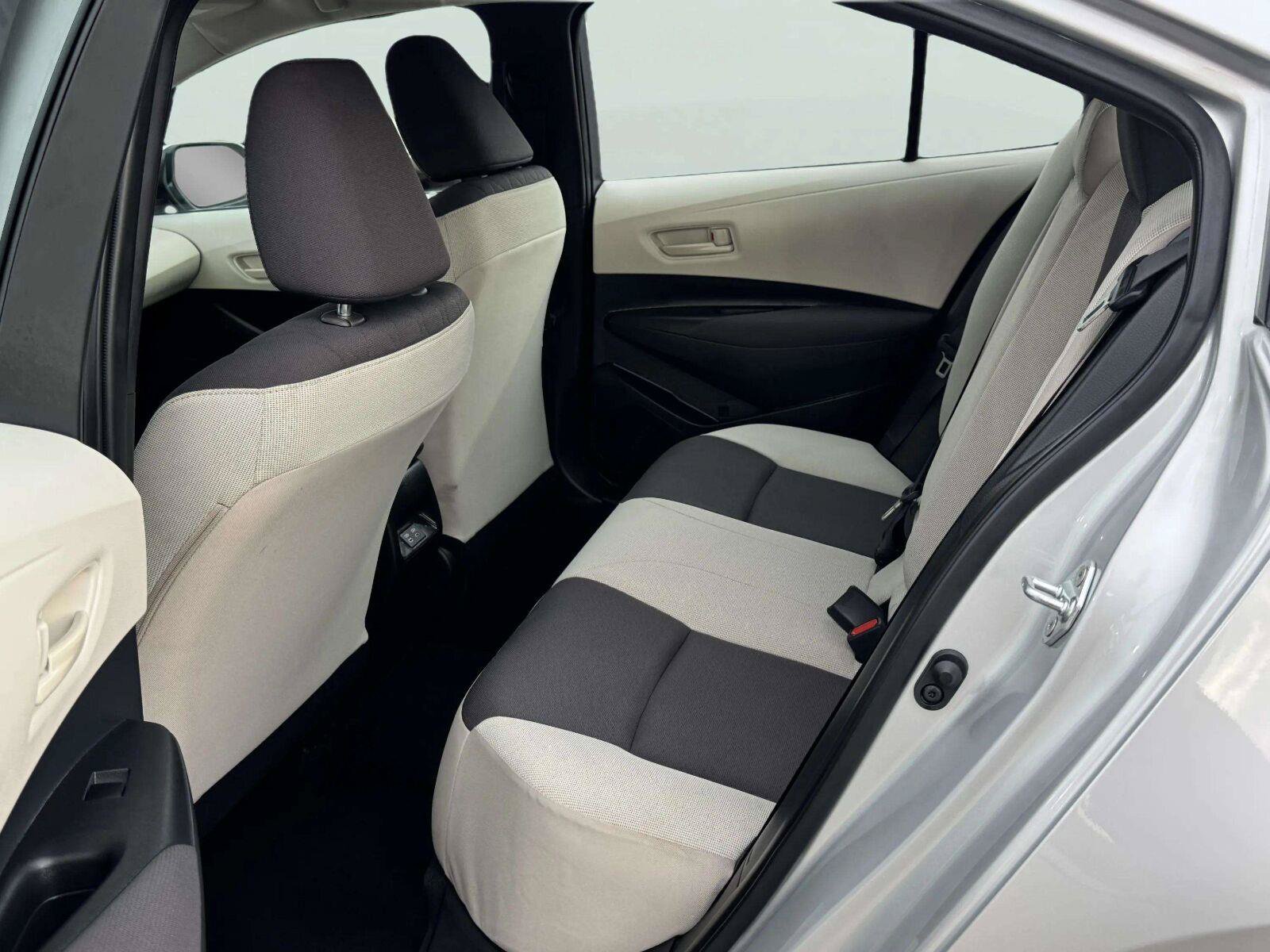 Used 2025 Toyota Corolla LE FWD image 33
