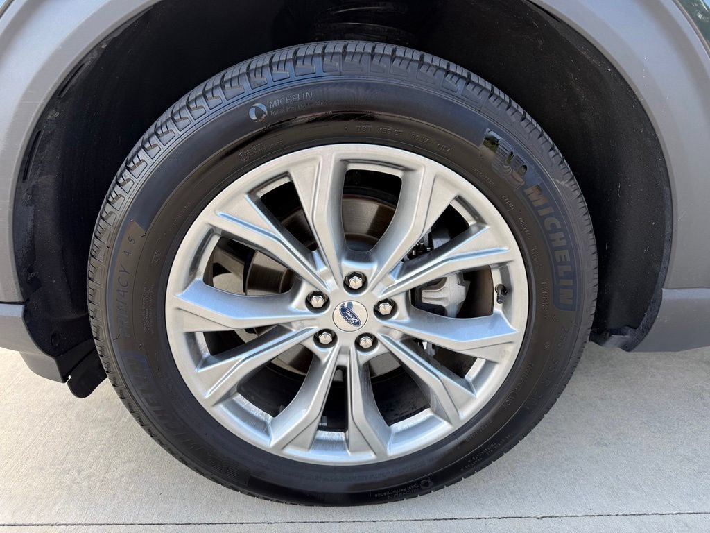 Used 2024 Ford Explorer XLT w/ Equipment Group 202A AWD/4WD image 9