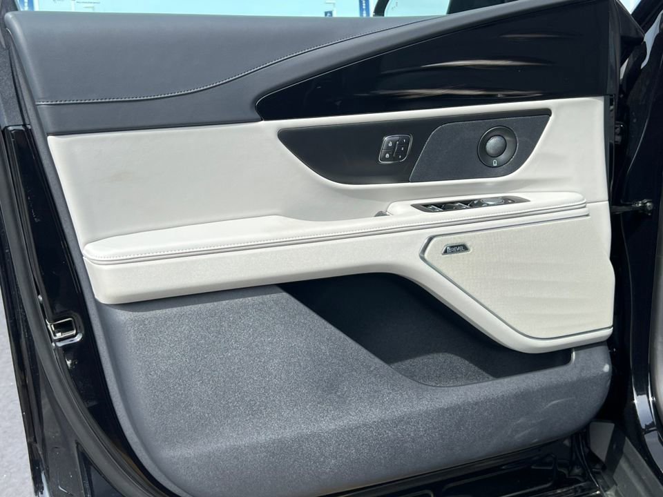 New 2026 Lincoln Nautilus Reserve w/ Jet Appearance Package AWD/4WD image 13