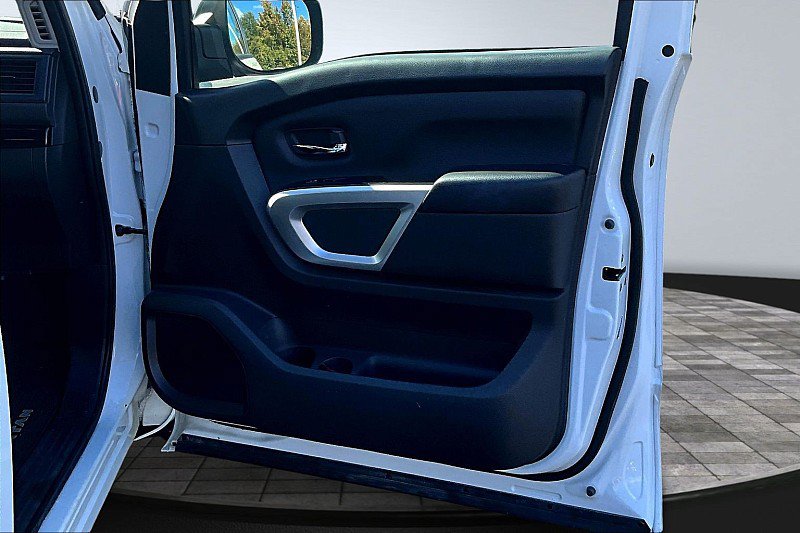 Used 2023 Nissan Titan SV RWD image 26