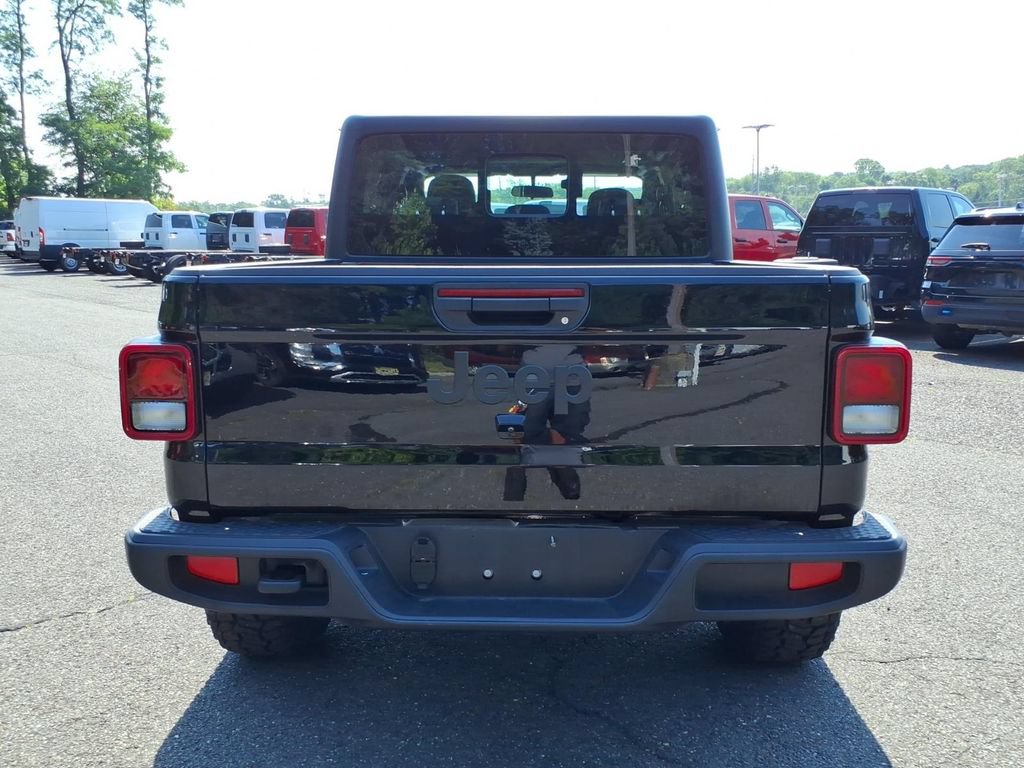 Used 2025 Jeep Gladiator Sport AWD/4WD image 5