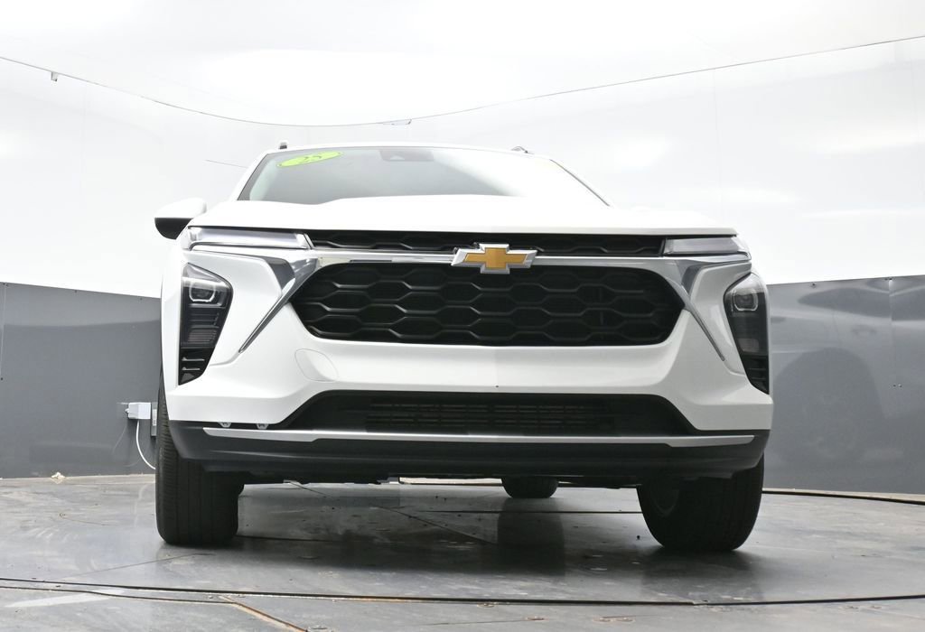 Used 2025 Chevrolet Trax LT FWD image 53