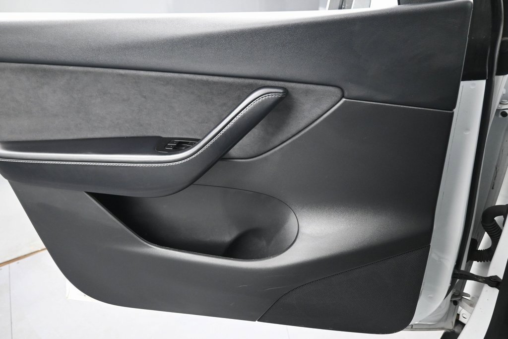 Used 2021 Tesla Model Y Long Range image 24