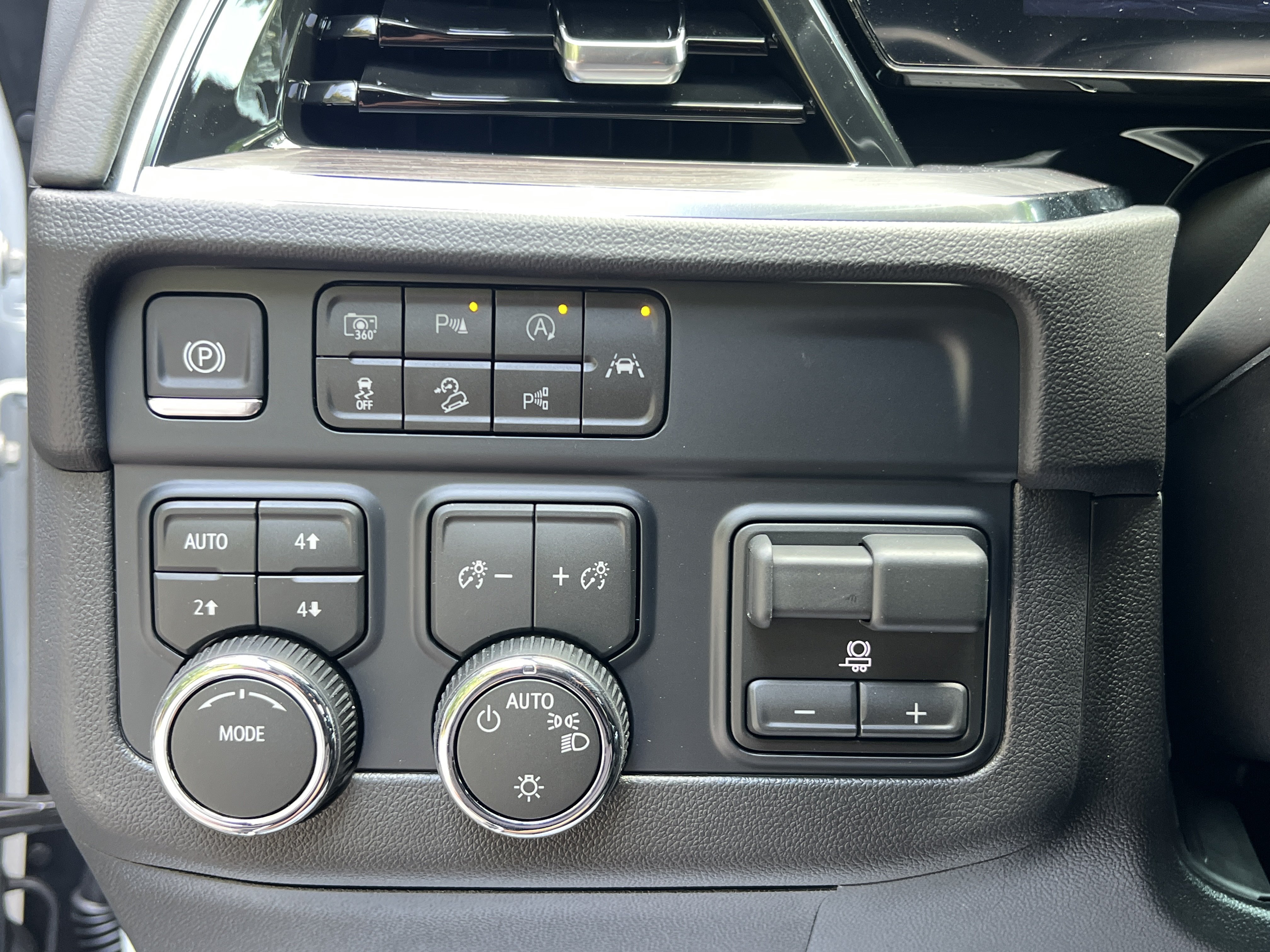 New 2026 Chevrolet Suburban LS w/ LPO, Get Active Package AWD/4WD image 18