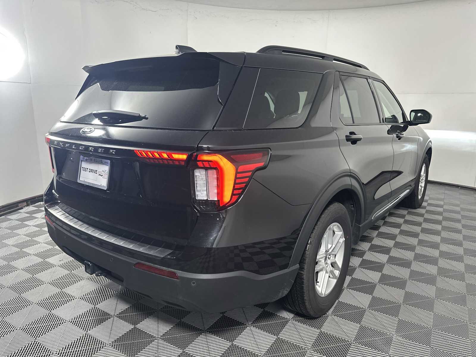Used 2025 Ford Explorer Active image 7