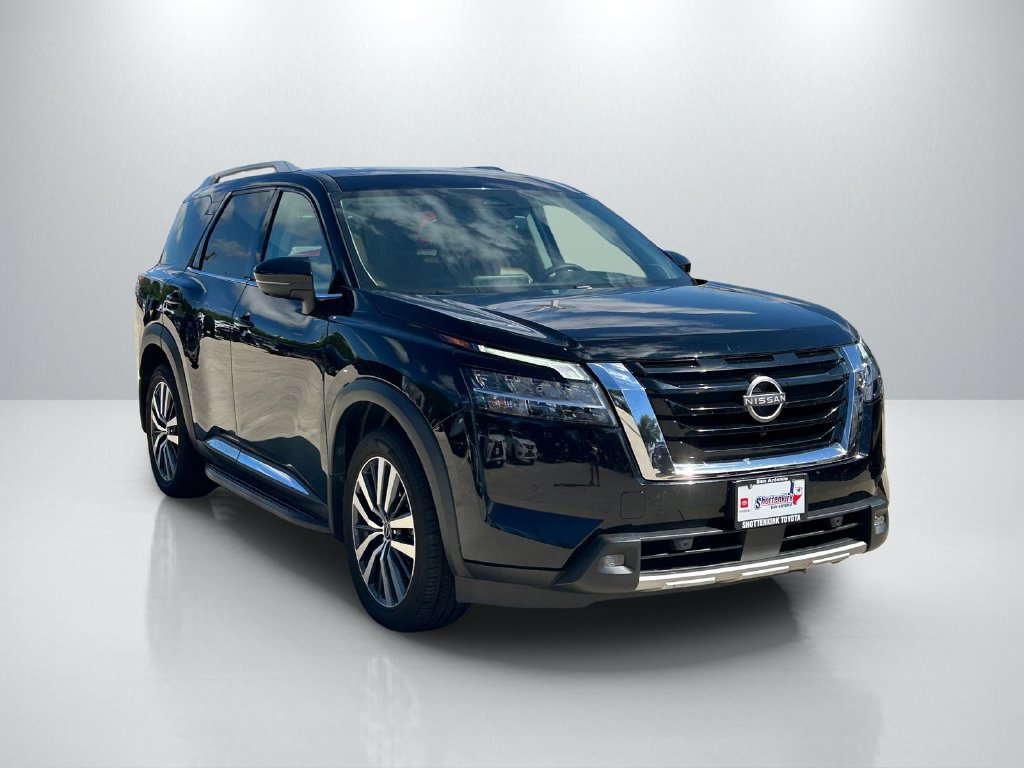 Used 2022 Nissan Pathfinder Platinum w/ Cargo Package FWD image 3