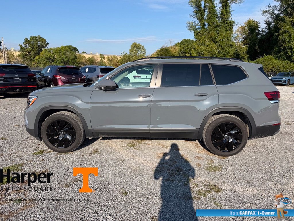 Used 2025 Volkswagen Atlas SE w/ Panoramic Sunroof Package AWD/4WD image 2