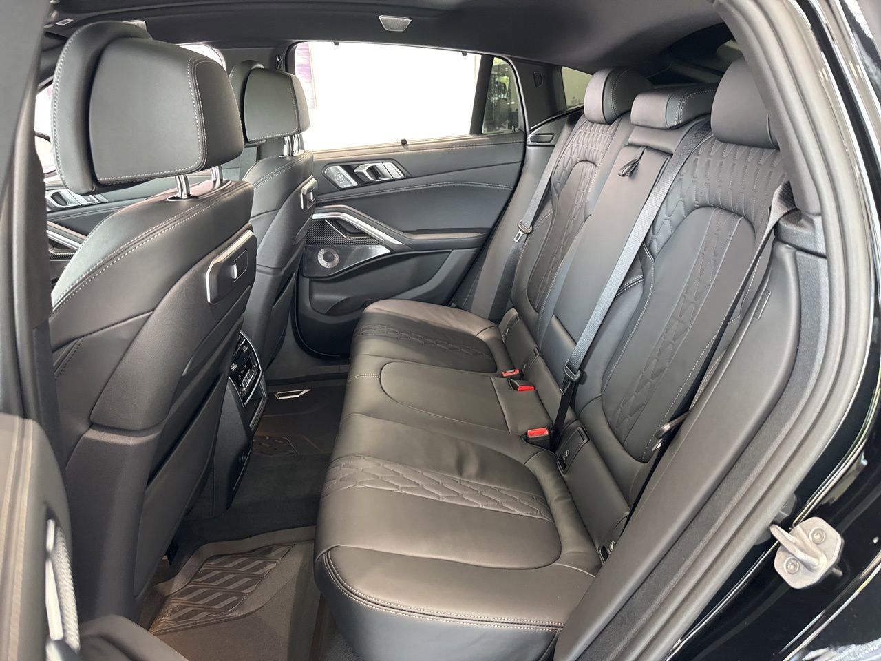 New 2027 BMW X6 M60i AWD/4WD image 41