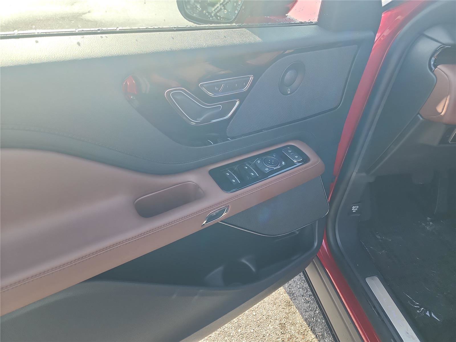 New 2026 Lincoln Aviator Reserve w/ Jet Appearance Package RWD image 12