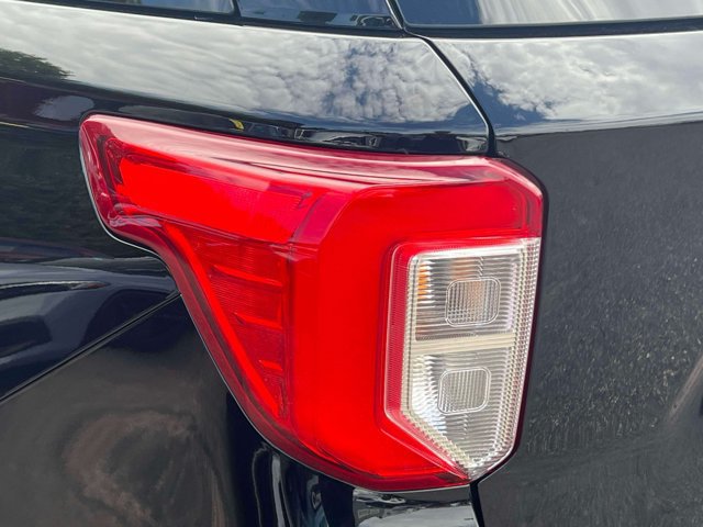 Used 2023 Ford Explorer XLT w/ Equipment Group 202A AWD/4WD image 11