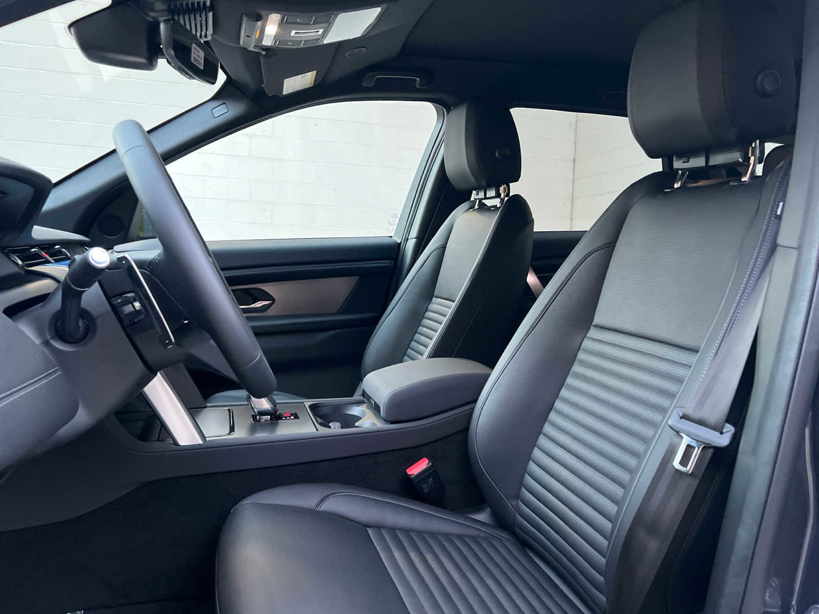 Used 2025 Land Rover Discovery Sport Dynamic SE image 13