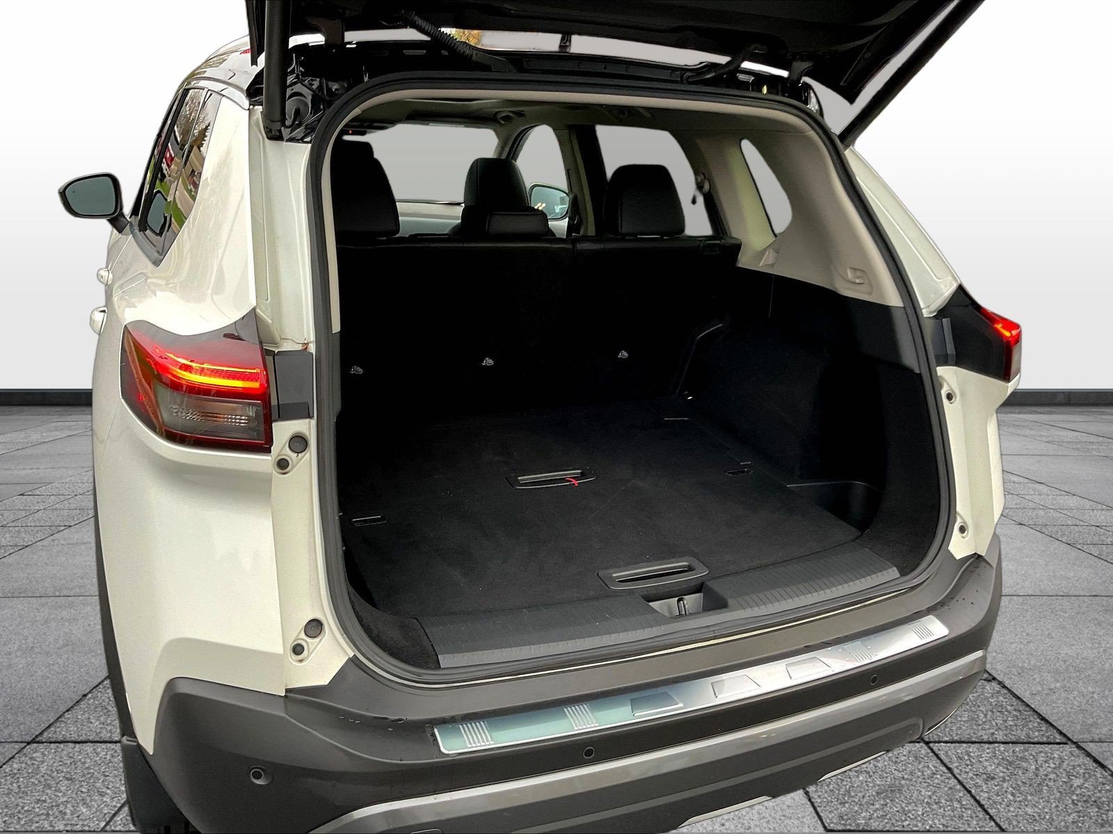 Certified 2023 Nissan Rogue SL w/ SL Premium Package AWD/4WD image 9