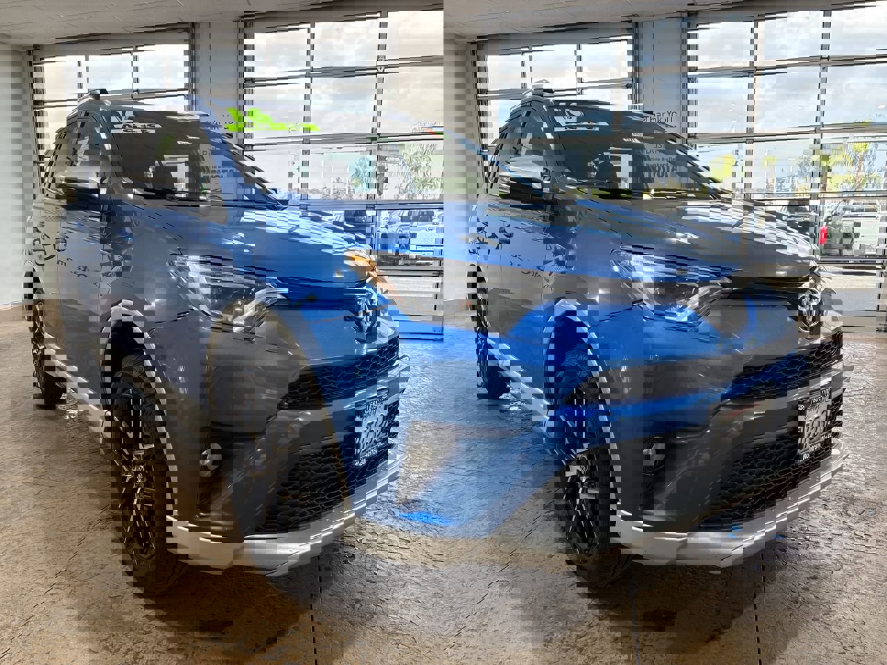 Used 2016 Toyota RAV4 SE image 4