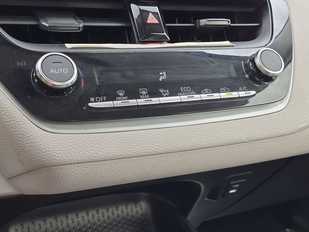 Used 2023 Toyota Corolla LE FWD image 28