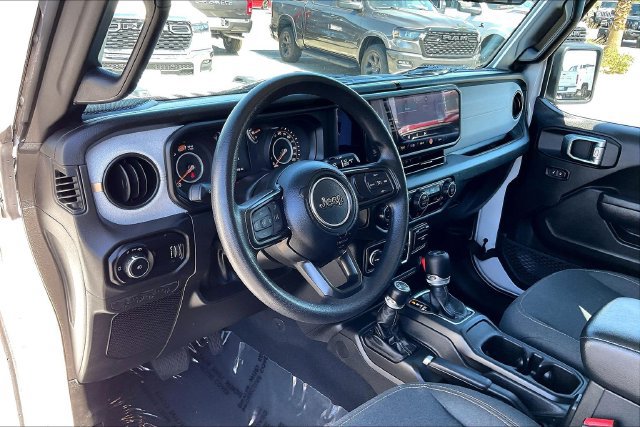 Used 2025 Jeep Wrangler Unlimited Sport AWD/4WD image 14